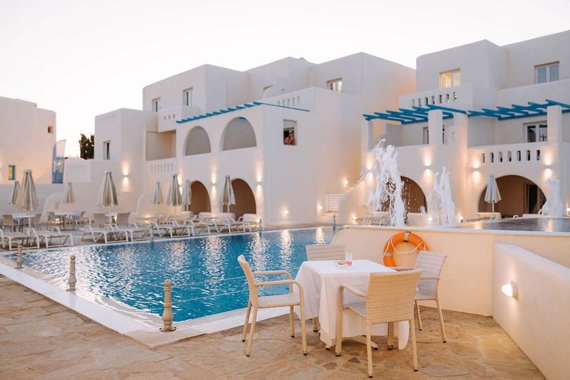 Naxian Emerald Hotel in Agios Prokopios, Santorini Terrasse