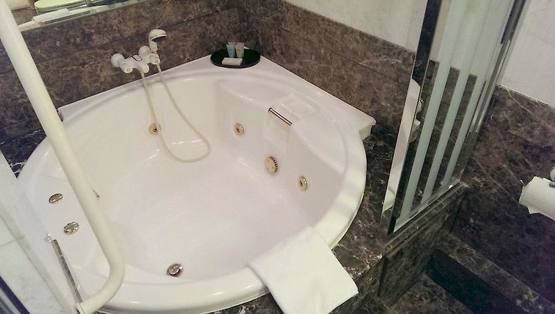 South China Hotel in Hong Kong Island, Hong Kong Badezimmer