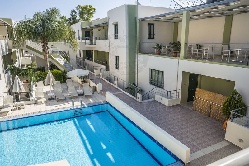 Athina Beach Hotel in Agioi Apostoli, Chania (Kreta) Pool