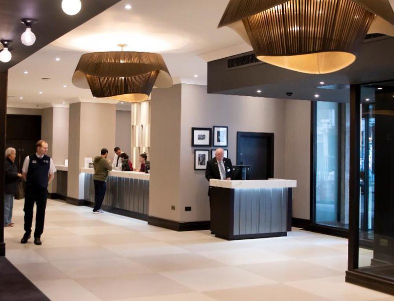 The President Hotel in London, London-Stansted Lounge/Empfang