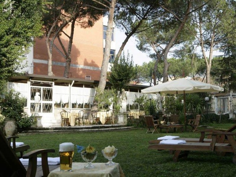 Romulus in Rom, Rom-Fiumicino Außenaufnahme