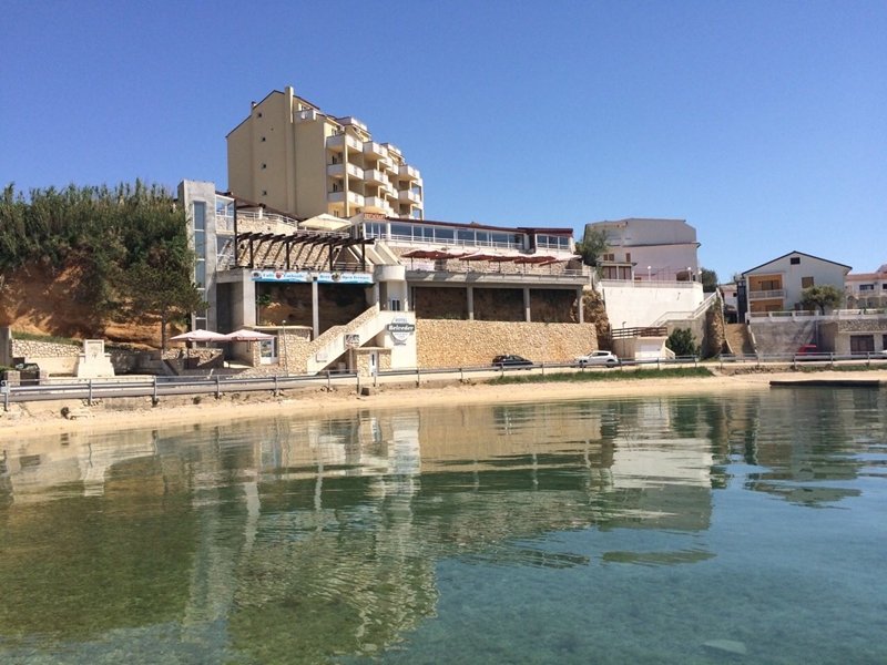 Aparthotel Belveder in Pag, Zadar (Kroatien) Außenaufnahme