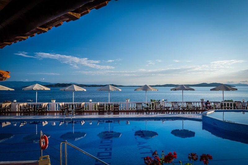 Akti Ouranoupoli Beach Resort in Ouranoupolis, Thessaloniki (Chalkidiki) Pool