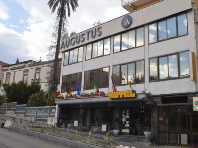 Augustus in Ottaviano, Neapel Außenaufnahme