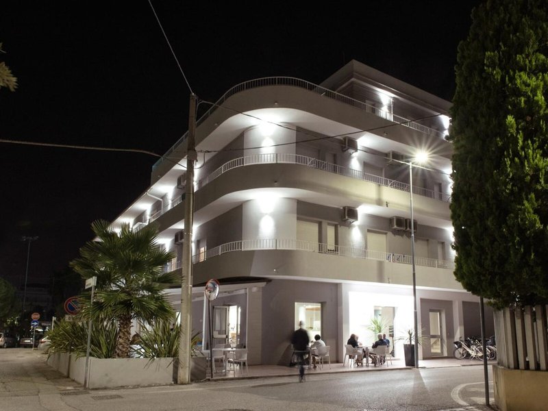 Hotel Adria in Alba Adriatica, Bologna Außenaufnahme