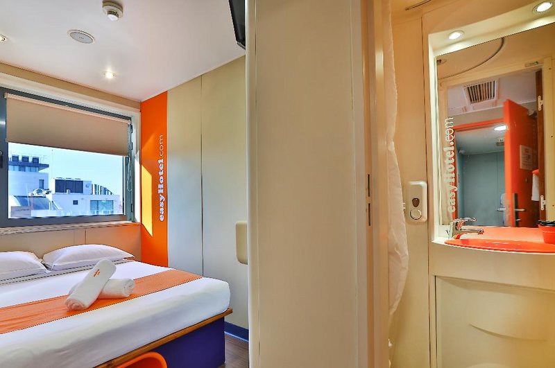 easyHotel Sofia in Sofia, Sofia Badezimmer