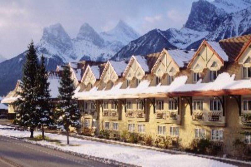 Ramada Inn & Suites (ex: Howard Johnson Canmore) in Canmore, Calgary Außenaufnahme