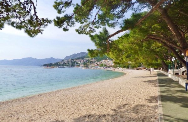 Ruza in Baka Voda, Split (Kroatien) Strand