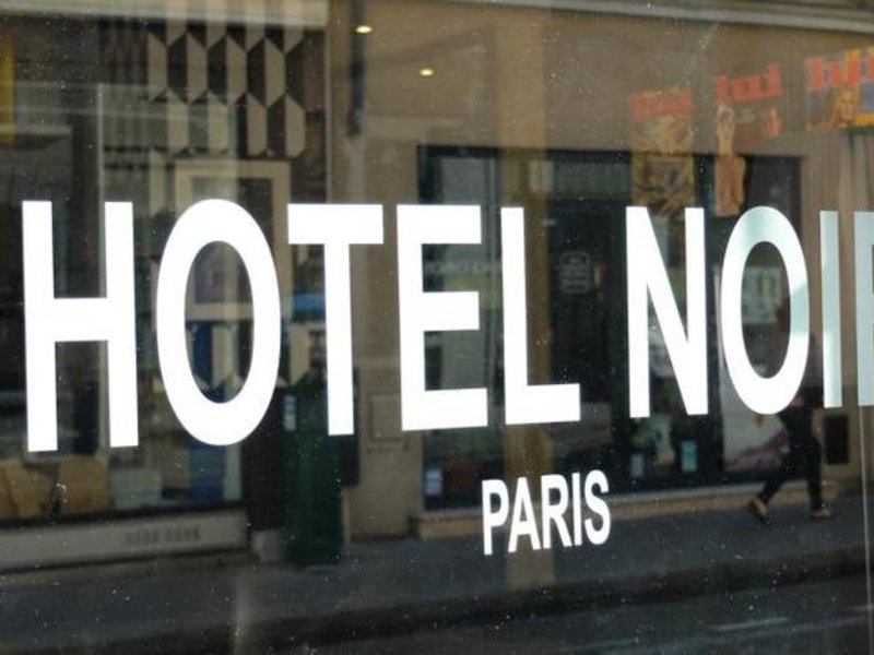Noir in Paris, Paris-Charles De Gaulle Außenaufnahme