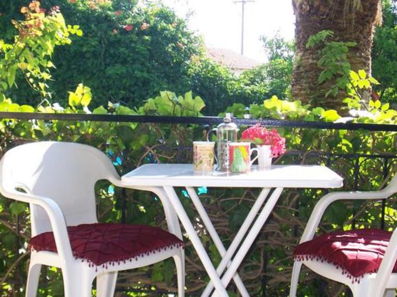The Mayflower Studios & Apartments in Moraitika, Korfu Garten