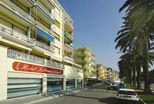 Internazionale in Finale Ligure, Genua Außenaufnahme
