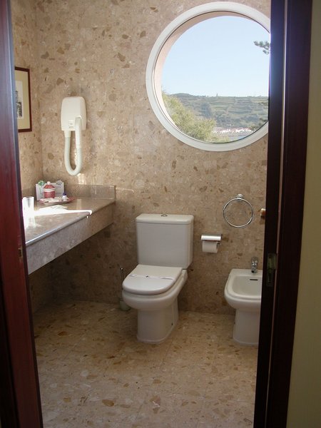 Azoris Faial Garden Hotel in Horta, Ponta Delgada (Azoren) Badezimmer