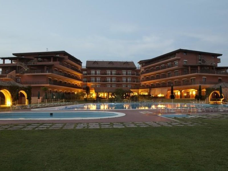Golden Tulip Marina di Castello Resort in Castel Volturno, Neapel Außenaufnahme