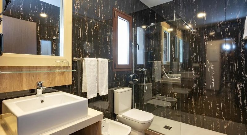 Admiral Lodge in San Roque, Malaga Badezimmer