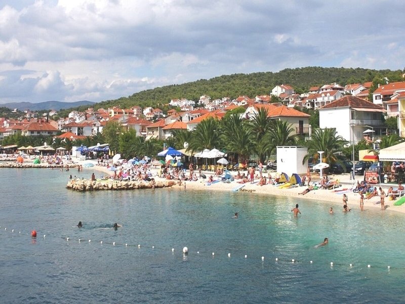 Apartments Prga in Okrug Gornji, Split (Kroatien) Strand