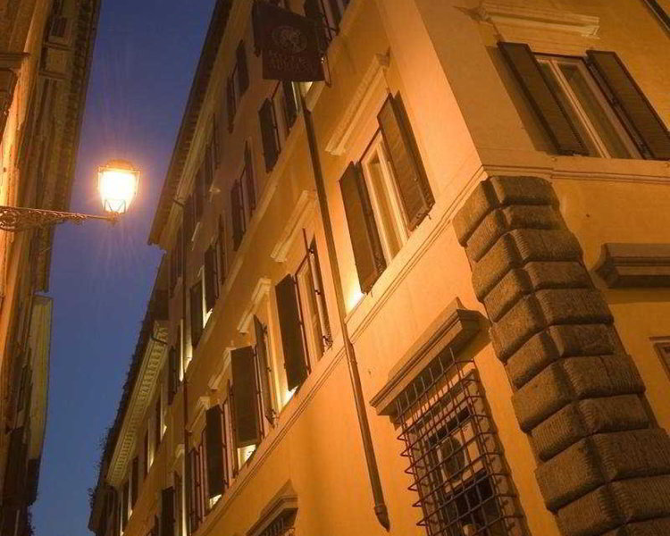Adriano in Rom, Rom-Fiumicino Außenaufnahme