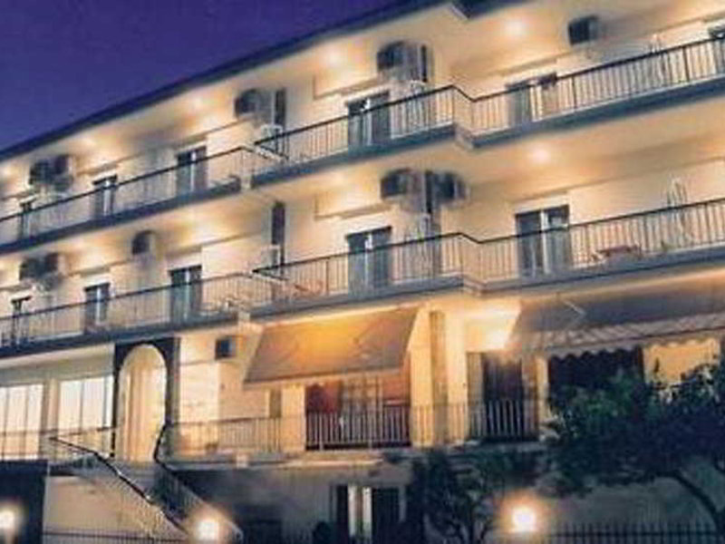 Iris Hotel in Nea Kallikrateia, Thessaloniki (Chalkidiki) Außenaufnahme