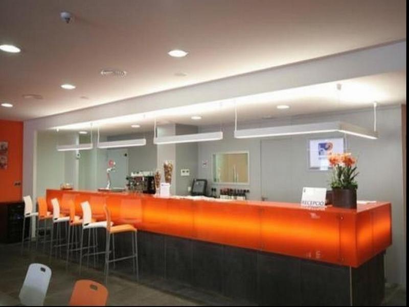 B&B HOTEL Barcelona Rubí in Rubí, Barcelona Bar