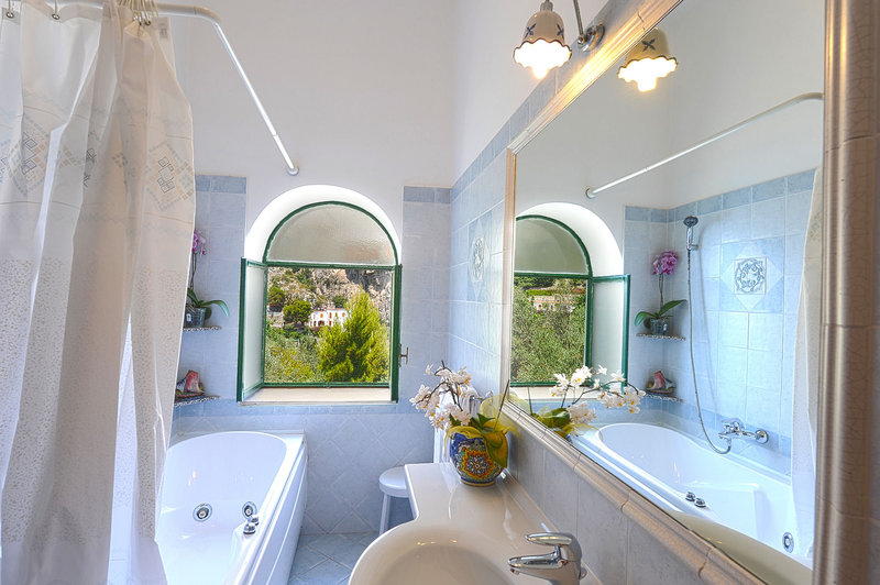 La Perla in Praiano, Neapel Badezimmer