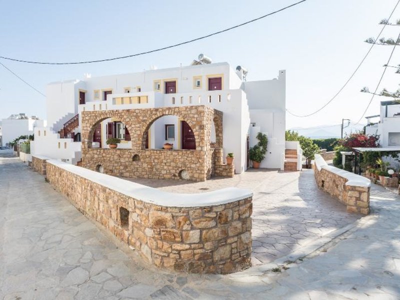 Ariadne Hotel in Agios Prokopios, Santorini Außenaufnahme