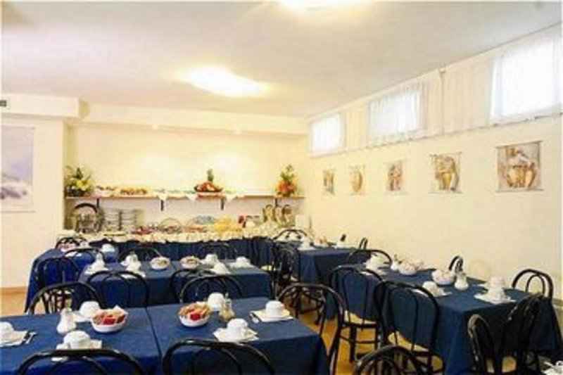 Sisto V in Rom, Rom-Fiumicino Restaurant