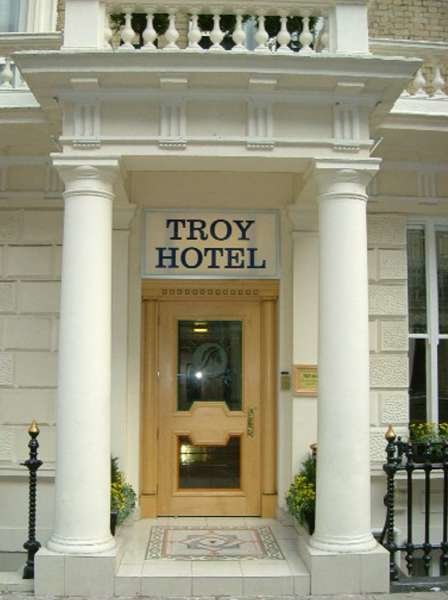 Troy in London, London-Heathrow Außenaufnahme