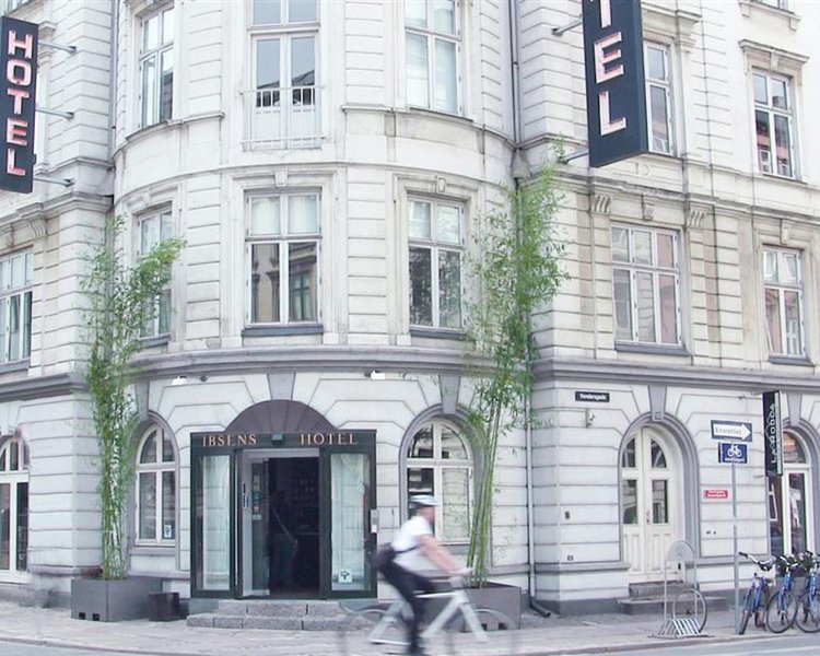 Ibsens in Kopenhagen, Kopenhagen (Kastrup) Außenaufnahme