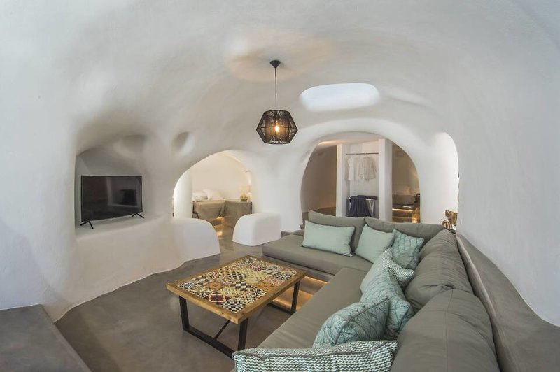 Aqua Serenity Santorini Luxury Suites in Oia, Santorini Wohnbeispiel