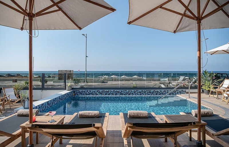 Calla Luxury Seafront Suites in Rethymno, Chania (Kreta) Pool