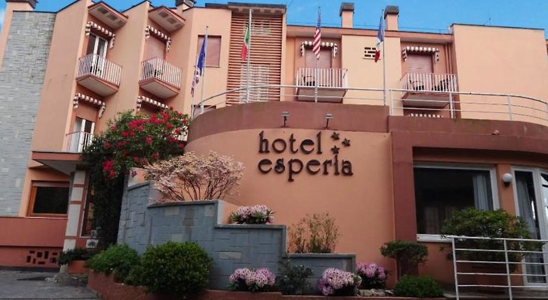 Esperia in Genua, Genua Außenaufnahme