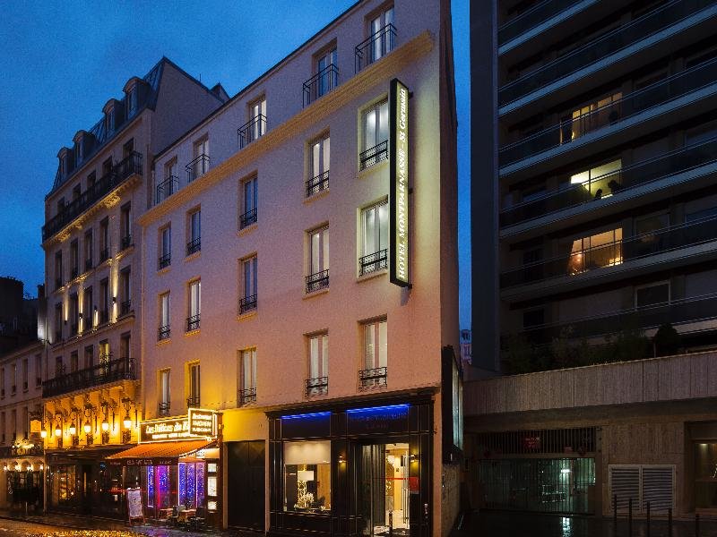 Montparnasse St Germain in Paris, Paris-Charles De Gaulle Außenaufnahme