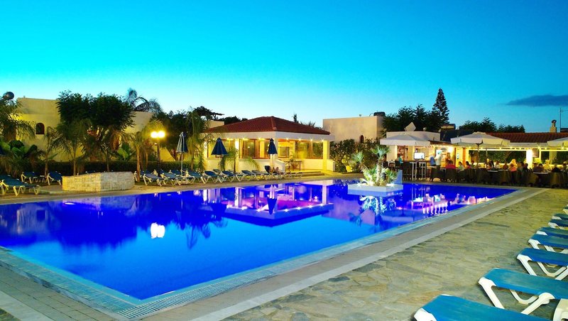 Camelot Royal Beds in Stalida, Heraklion (Kreta) Pool