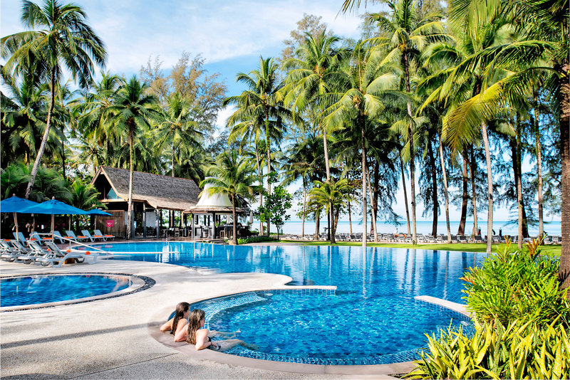OUTRIGGER Khao Lak Beach Resort in Bang Sak Beach, Phuket (Thailand) Außenaufnahme