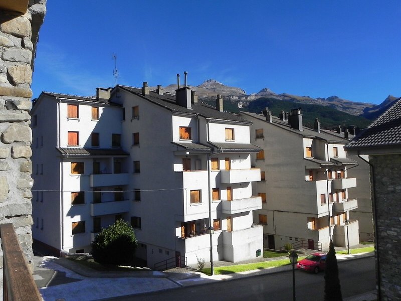 Apartamentos Villanua 3000 in Villanúa, Madrid Außenaufnahme