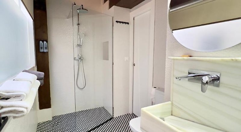 Apartamentos Real Suites Realejo in Granada, Malaga Badezimmer