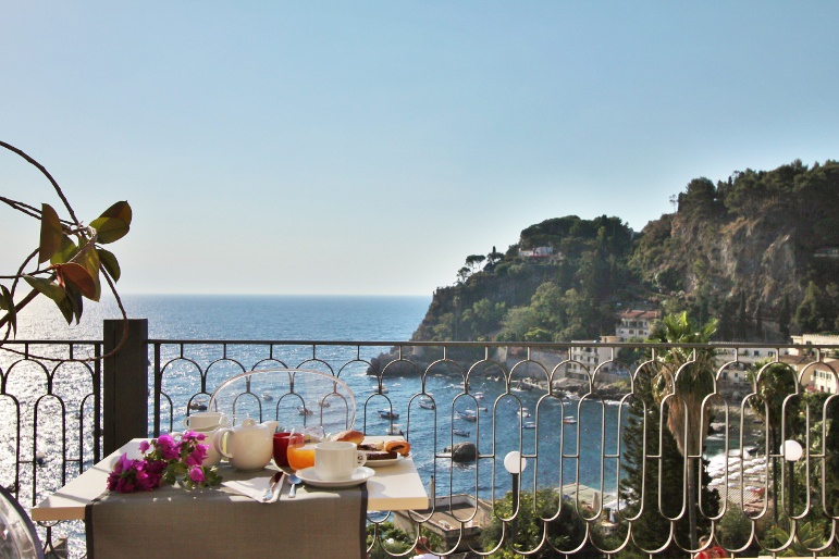 Hotel Baia Azzurra in Taormina, Catania Terasse