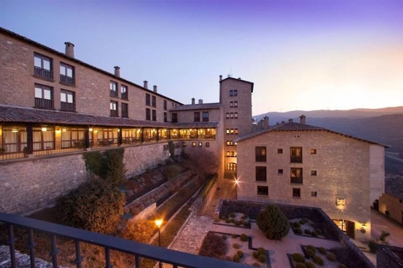 Parador de Sos del Rey Catolico in Sos del Rey Católico, Bilbao Außenaufnahme