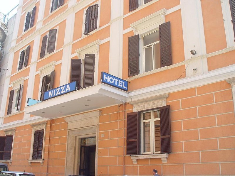 Nizza in Rom, Rom-Fiumicino Außenaufnahme