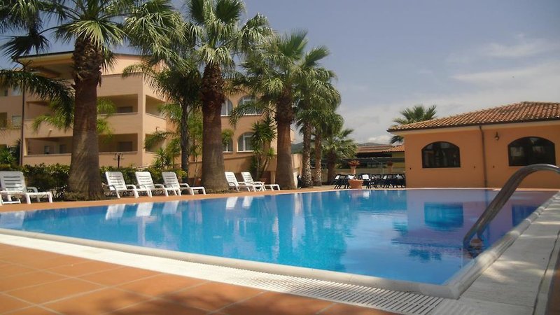 Residence Hotel Villa Laura in Marina di Ascea, Neapel Pool