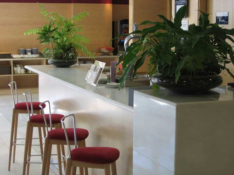 Holiday Inn Express Madrid - Rivas in Rivas-Vaciamadrid, Madrid Bar