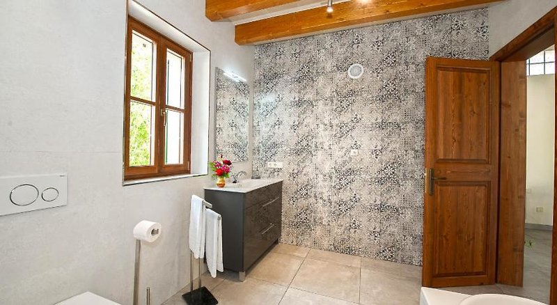 Can Bessol in S'Horta, Mallorca Badezimmer