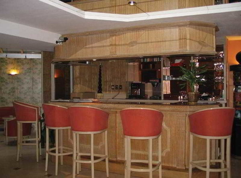 Beaugrenelle Tour Eiffel in Paris, Paris-Orly Bar