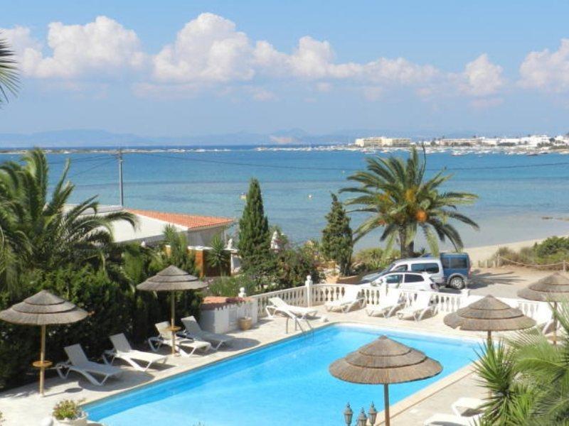Lago Dorado in La Savina, Ibiza Pool
