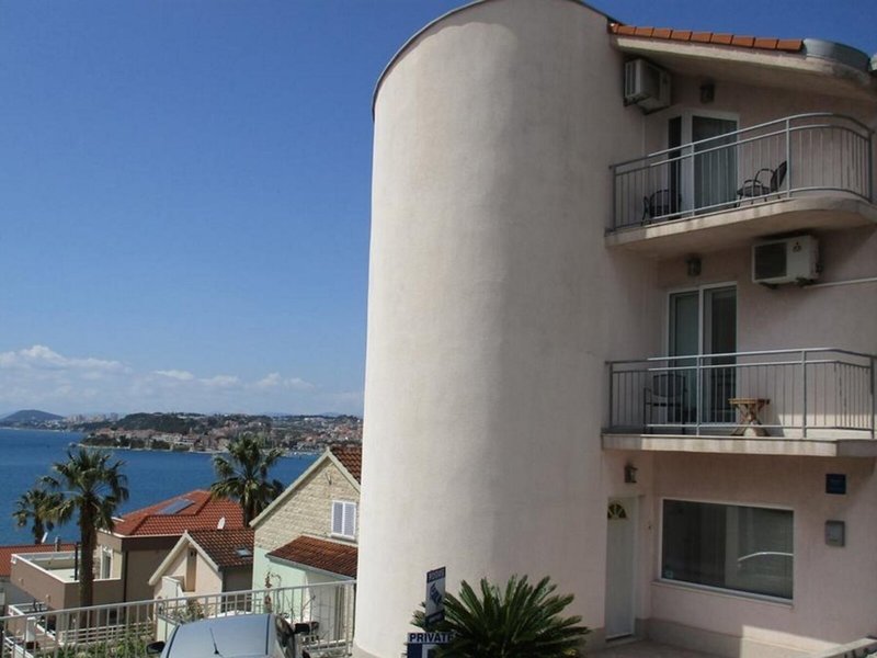 Pink Inn in Podstrana, Split (Kroatien) Außenaufnahme