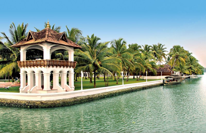 Soma Kerala Palace in Kerala, Kochi Pool