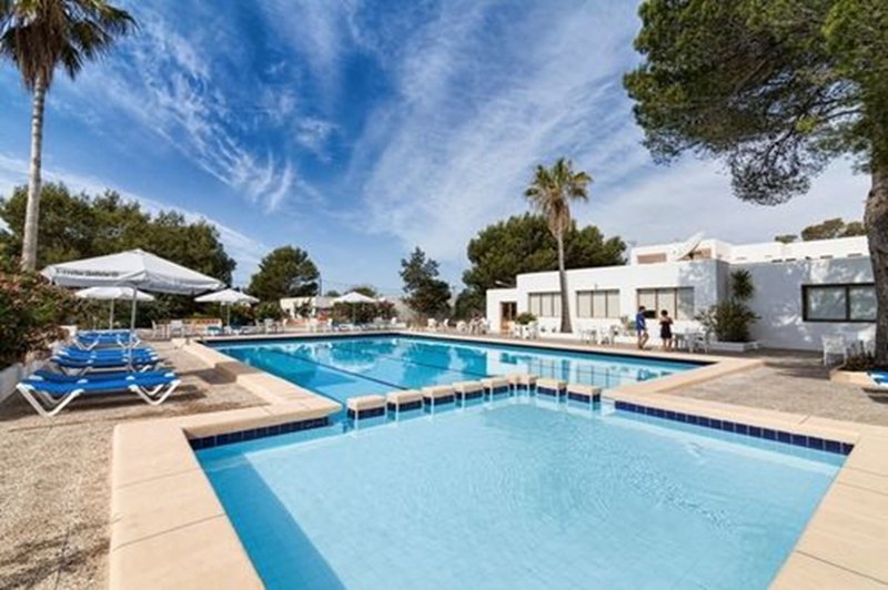 Bungalows Es Pins in Playa Mitjorn, Ibiza Pool
