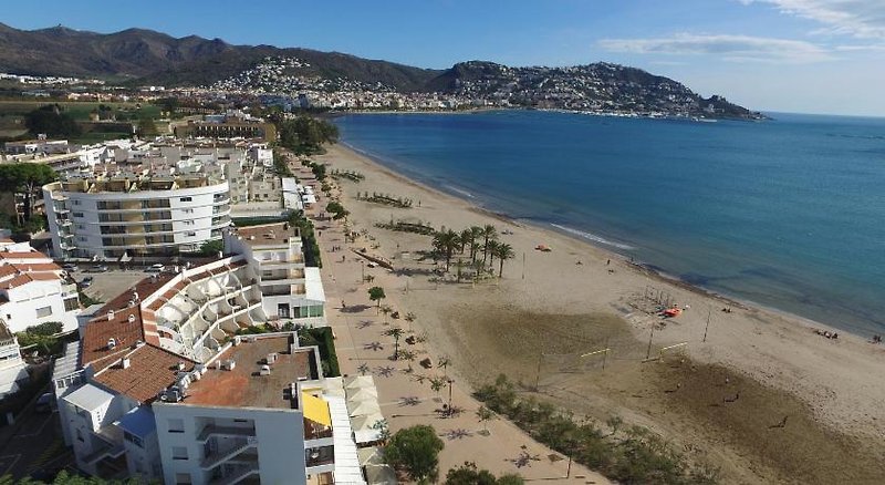 Apartaments Oasis by InmoSantos in Roses, Gerona Strand