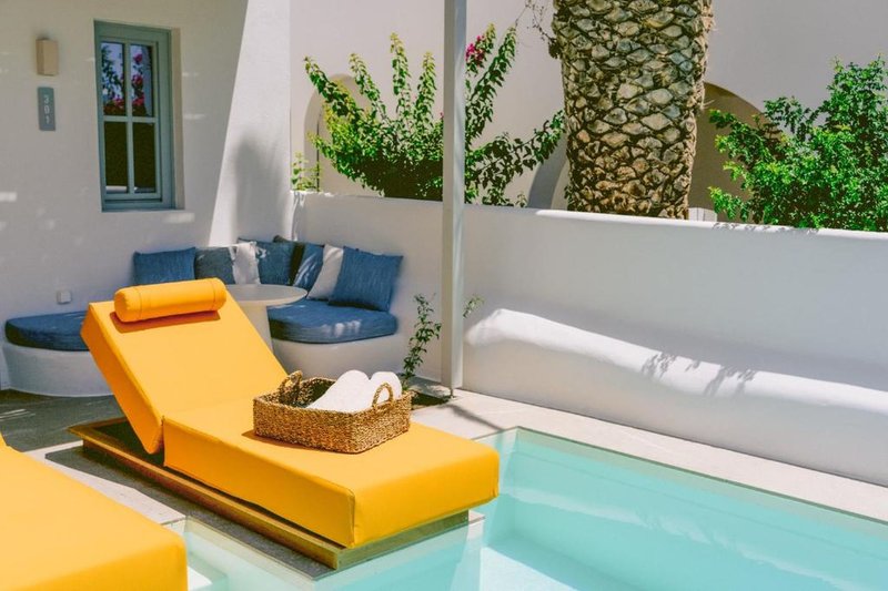 Mr & Mrs White Paros Suites & More in Naoussa, Santorini Wohnbeispiel