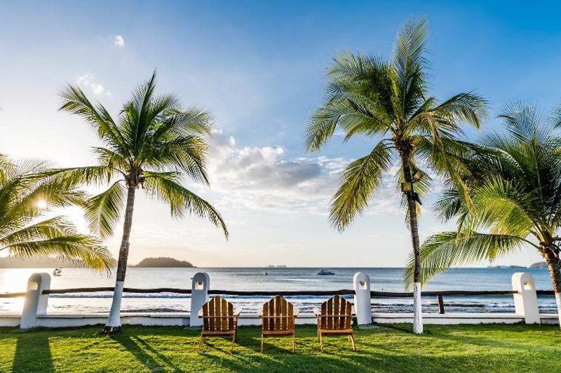 Bahia Del Sol Beach Front Boutque Hotel in Playa Potrero, San Jose (Costa Rica) Strand