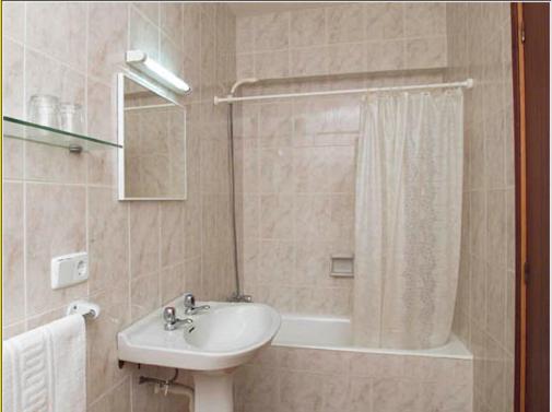 Hostal Rita in Sant Antoni de Portmany, Ibiza Badezimmer